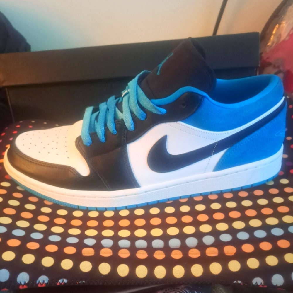 Nike Jordan 1's low
